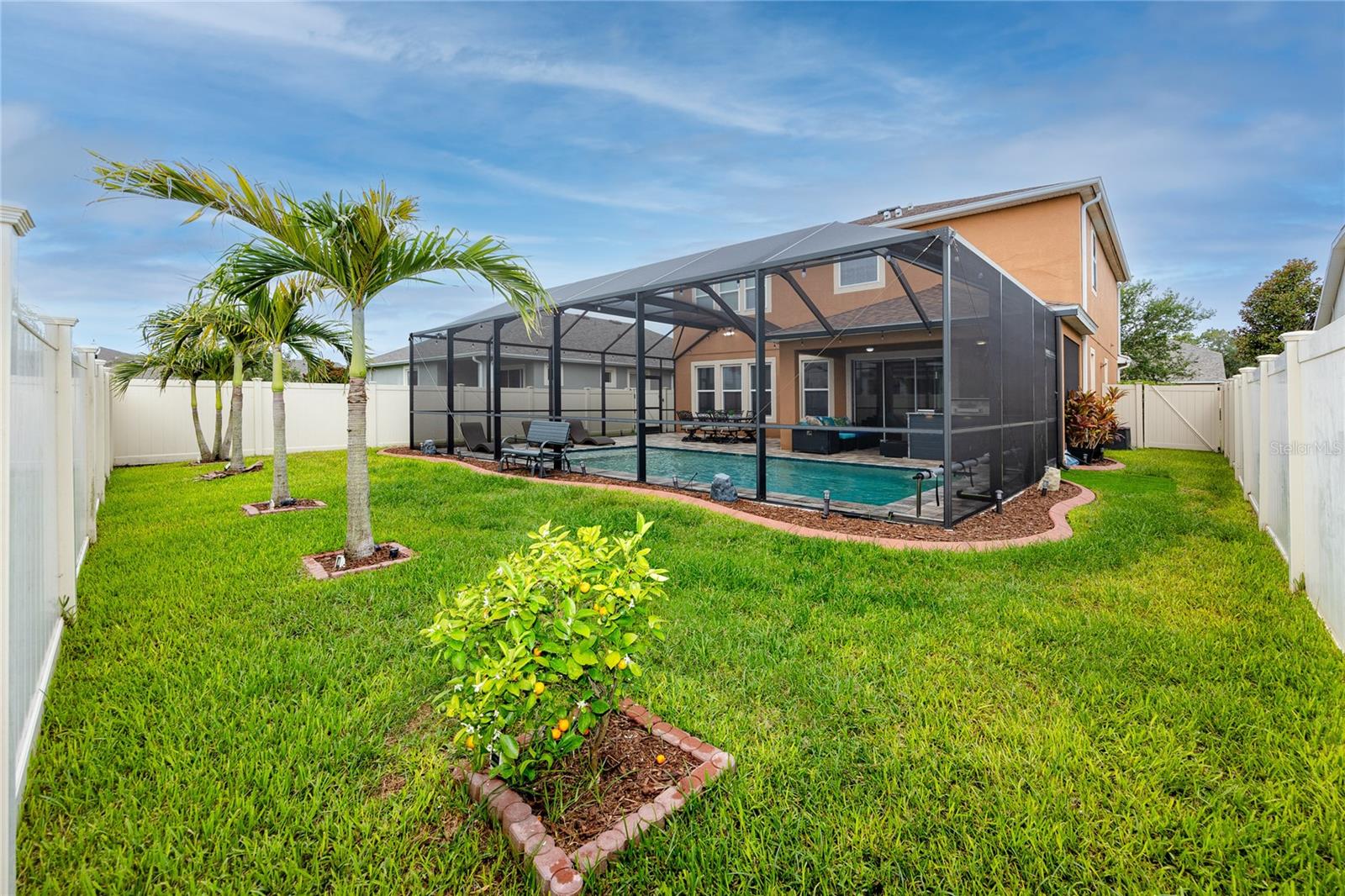 Listing photo id 44 for 1601 Fox Grape Loop
