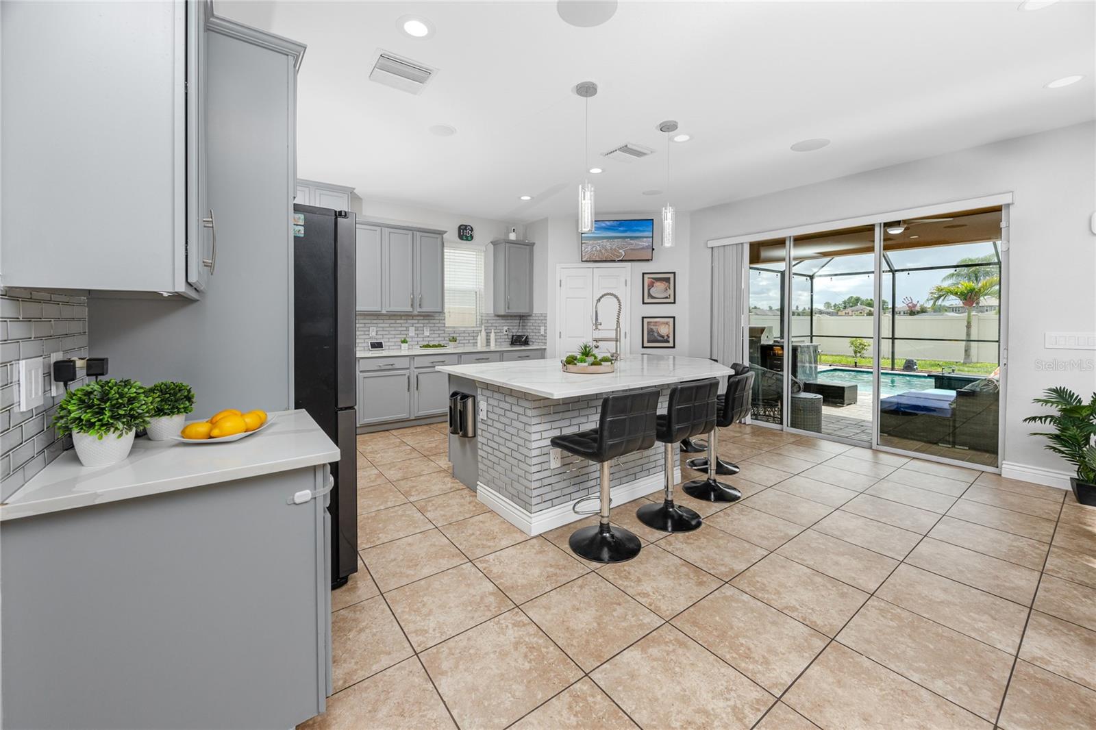 Listing photo id 4 for 1601 Fox Grape Loop