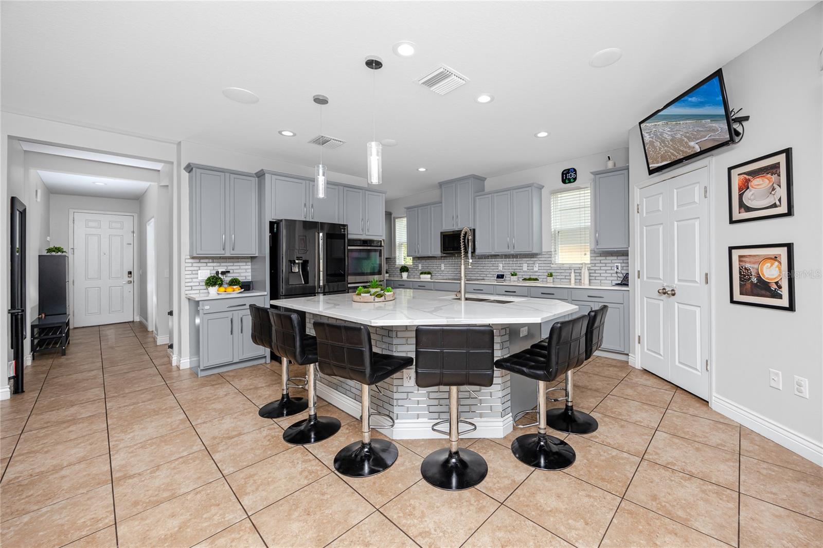 Listing photo id 7 for 1601 Fox Grape Loop
