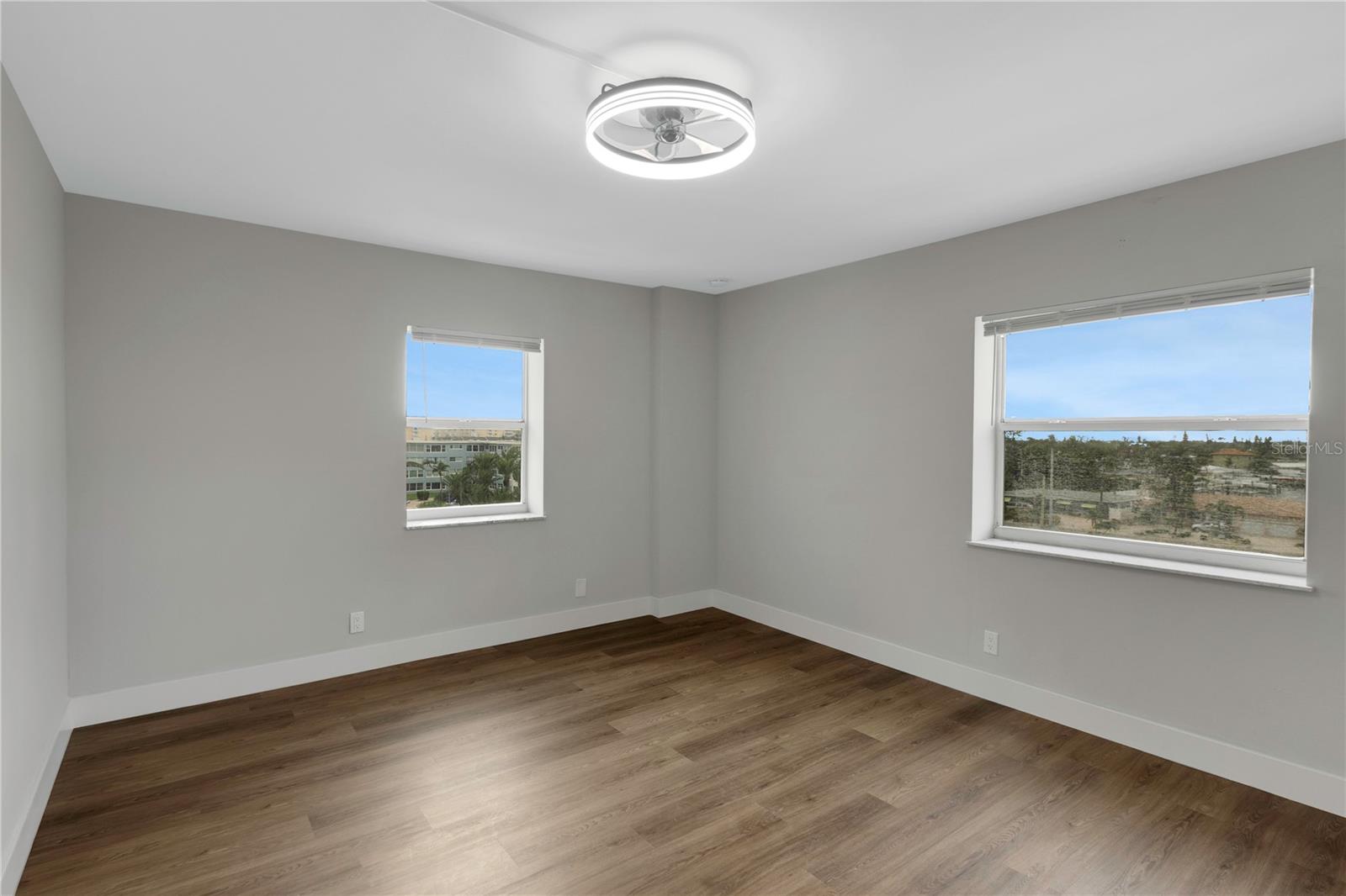 Image 10 of 27 For 400 64th Avenue 502