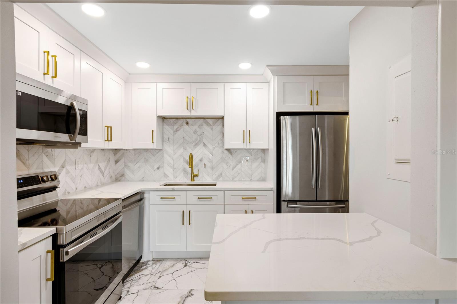 Image 7 of 27 For 400 64th Avenue 502