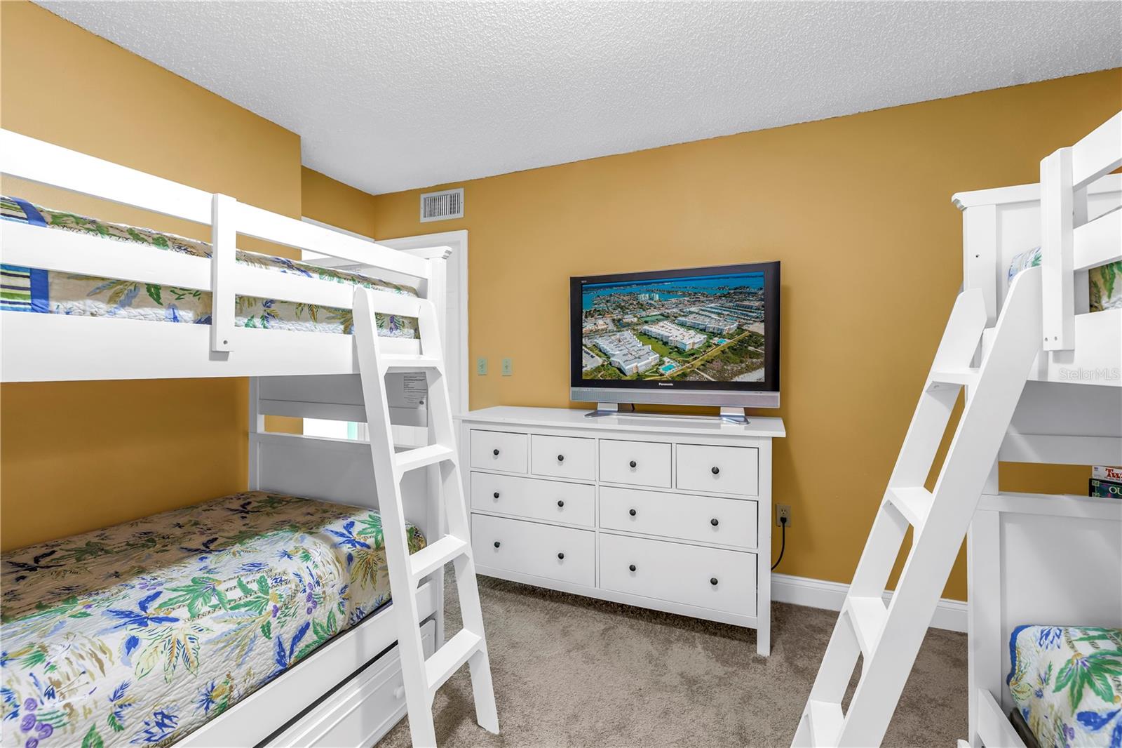 Image 36 of 64 For 6600 Sunset Way  118