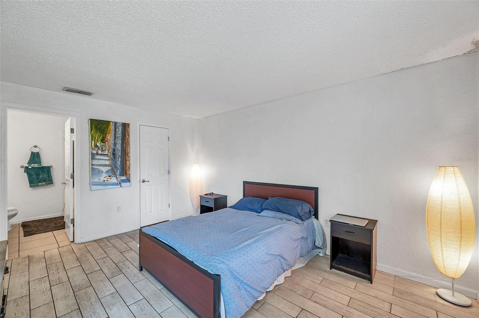 Listing photo id 11 for 10195 Sailwinds Boulevard N 208