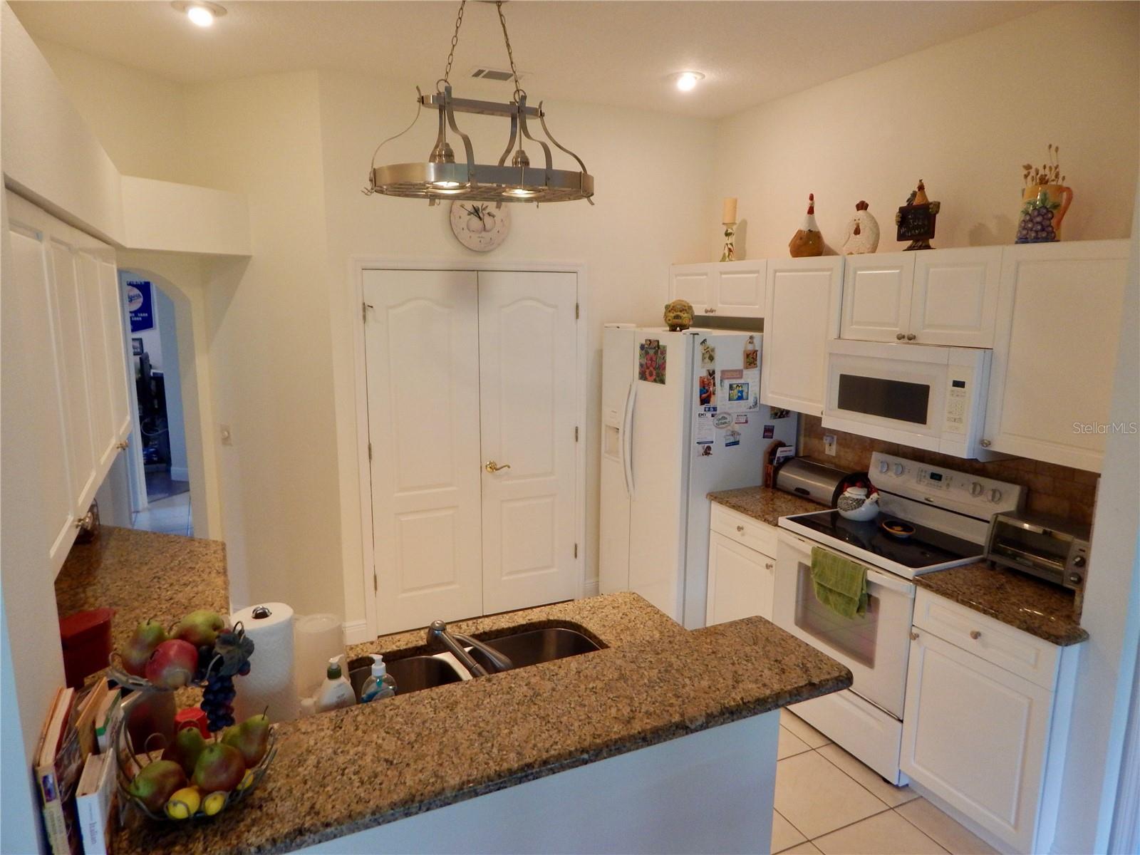Listing photo id 4 for 29413 Caddyshack Lane