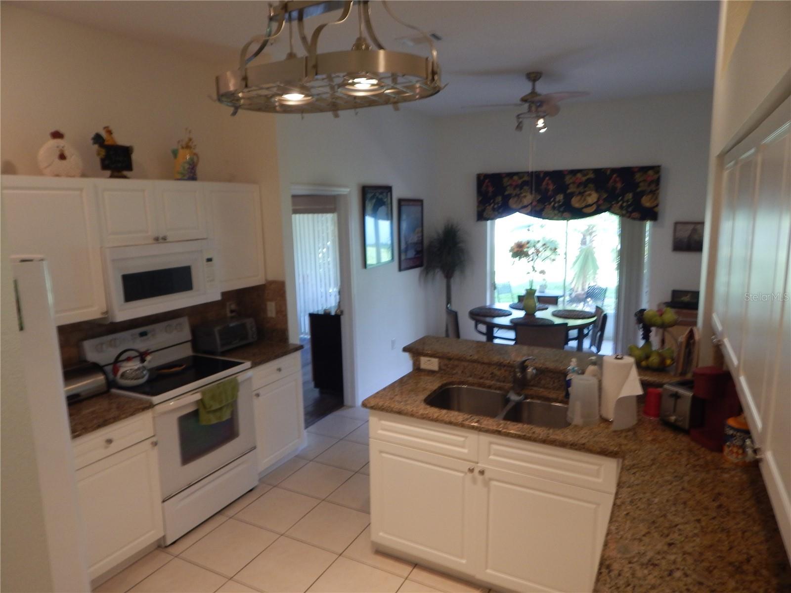 Listing photo id 6 for 29413 Caddyshack Lane