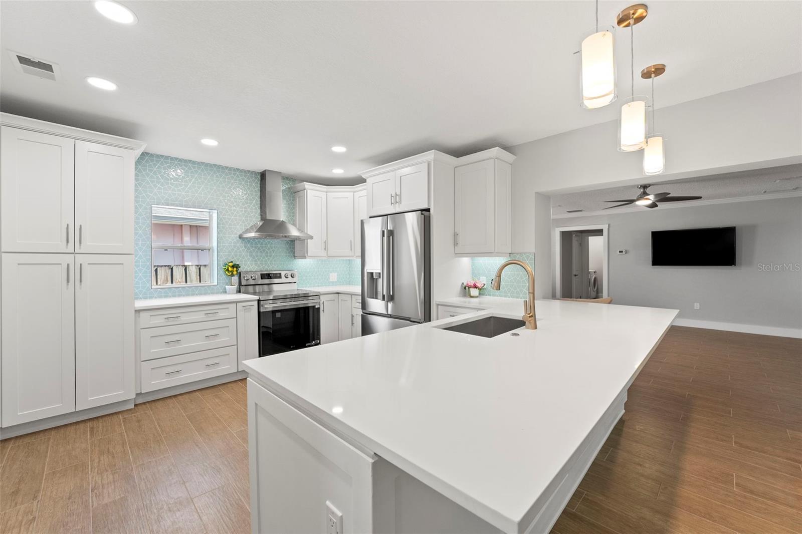 Image 13 of 46 For 605 Bosphorous Avenue