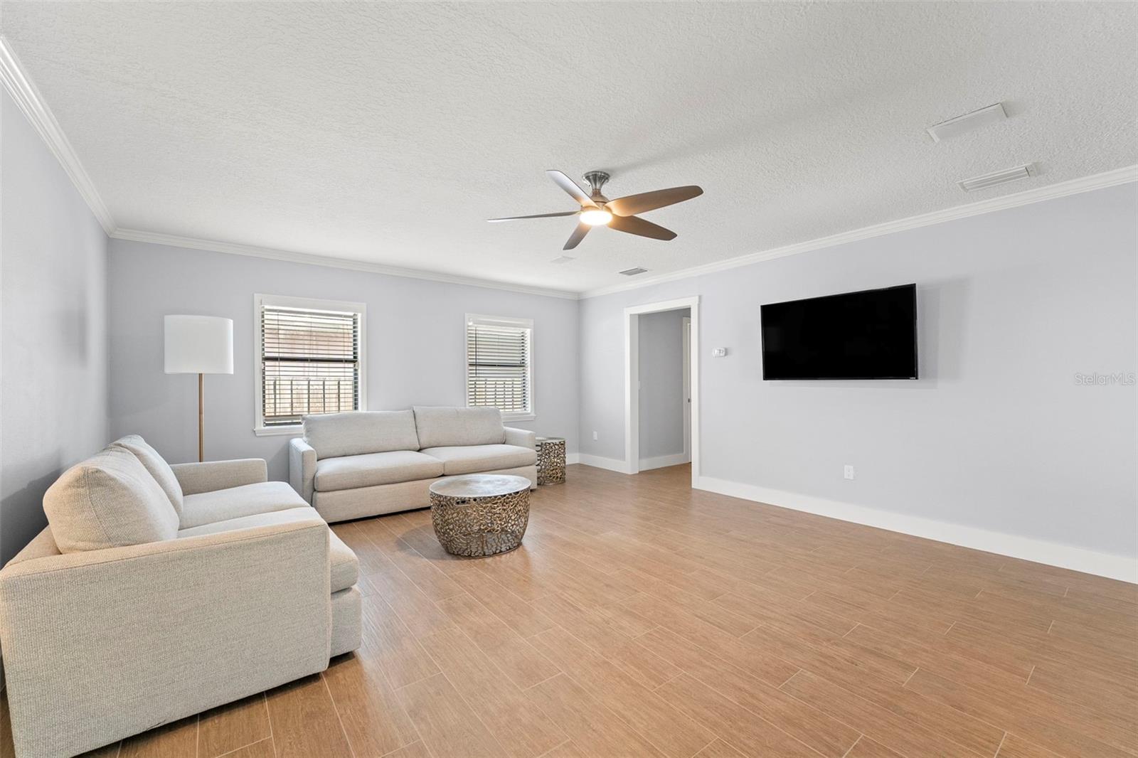 Image 17 of 46 For 605 Bosphorous Avenue