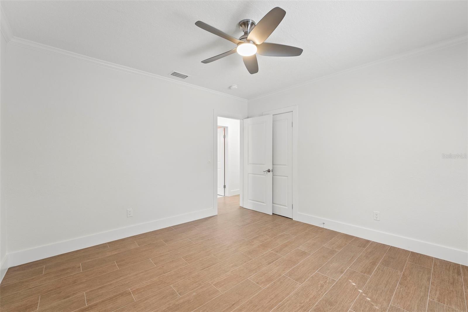 Image 20 of 46 For 605 Bosphorous Avenue