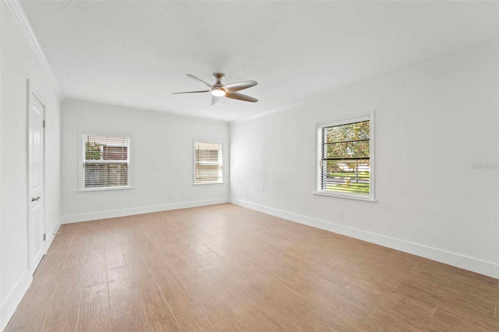 Image 21 of 46 For 605 Bosphorous Avenue