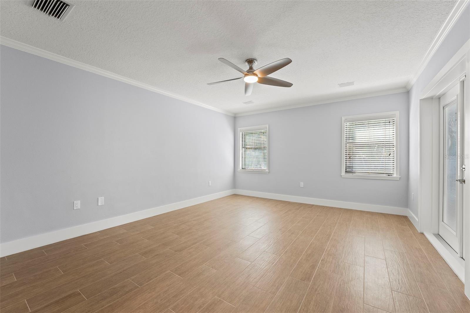 Image 24 of 46 For 605 Bosphorous Avenue
