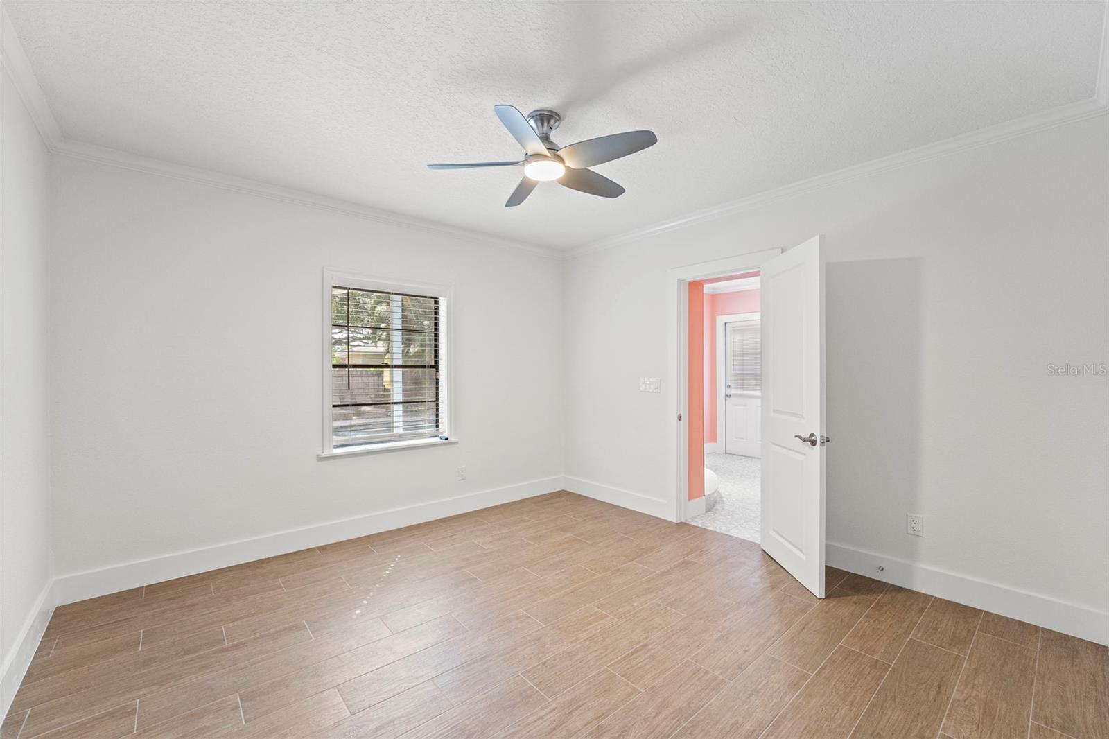 Image 36 of 46 For 605 Bosphorous Avenue