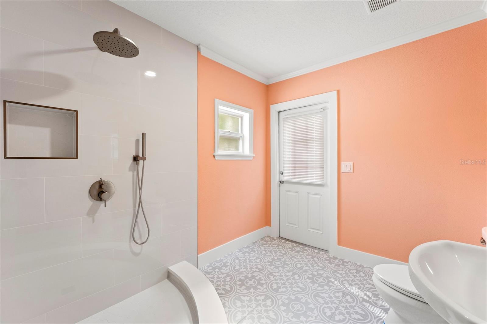 Image 39 of 46 For 605 Bosphorous Avenue