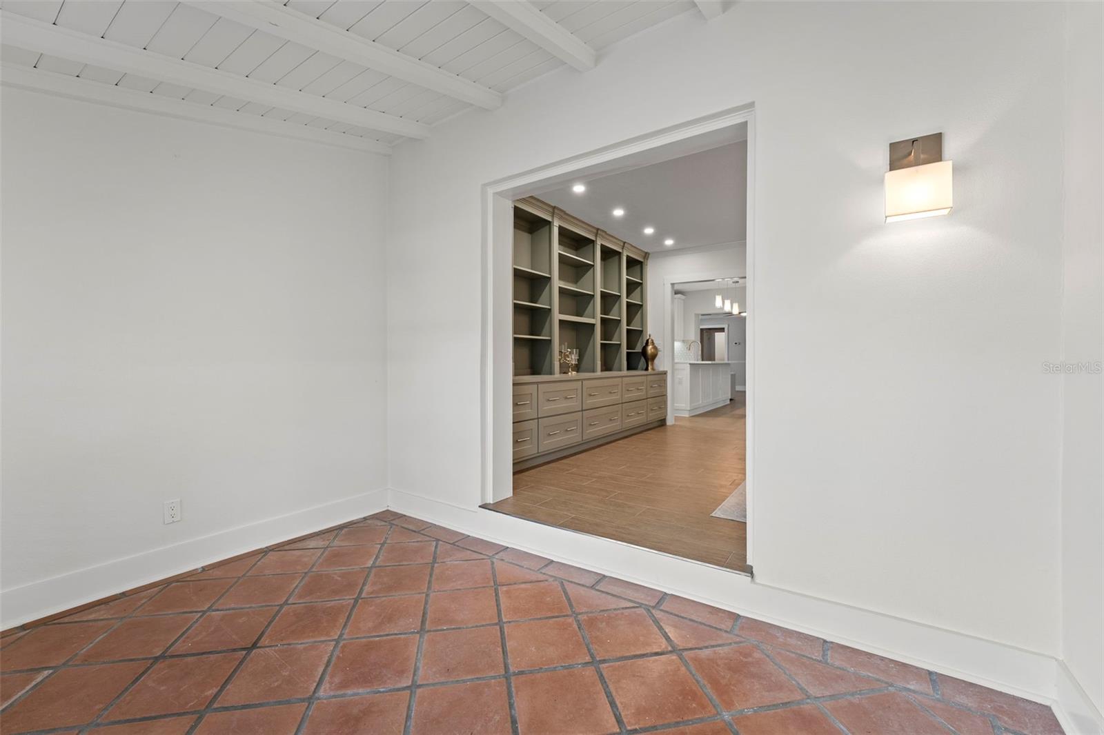 Image 6 of 46 For 605 Bosphorous Avenue