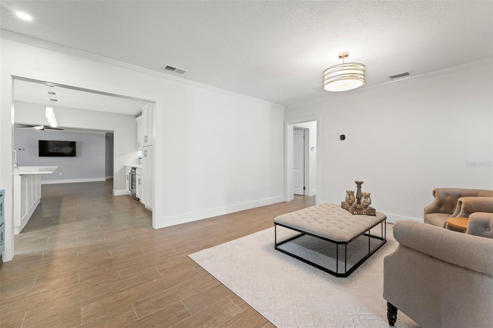 Image 8 of 46 For 605 Bosphorous Avenue