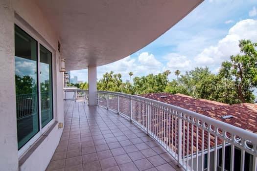 Image 30 of 48 For 3507 Bayshore Boulevard 302
