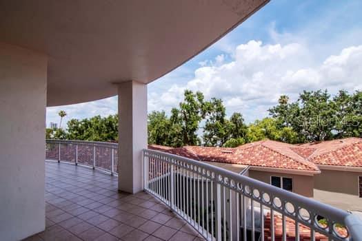 Image 32 of 48 For 3507 Bayshore Boulevard 302