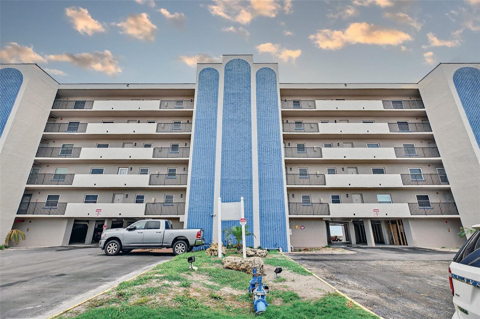 Image 2 of 42 For 14300 Gulf Boulevard 104