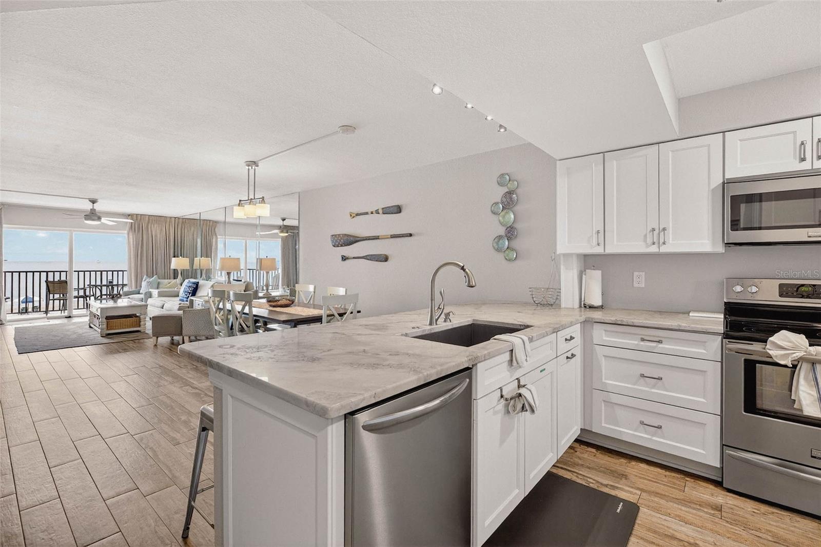 Image 6 of 42 For 14300 Gulf Boulevard 104