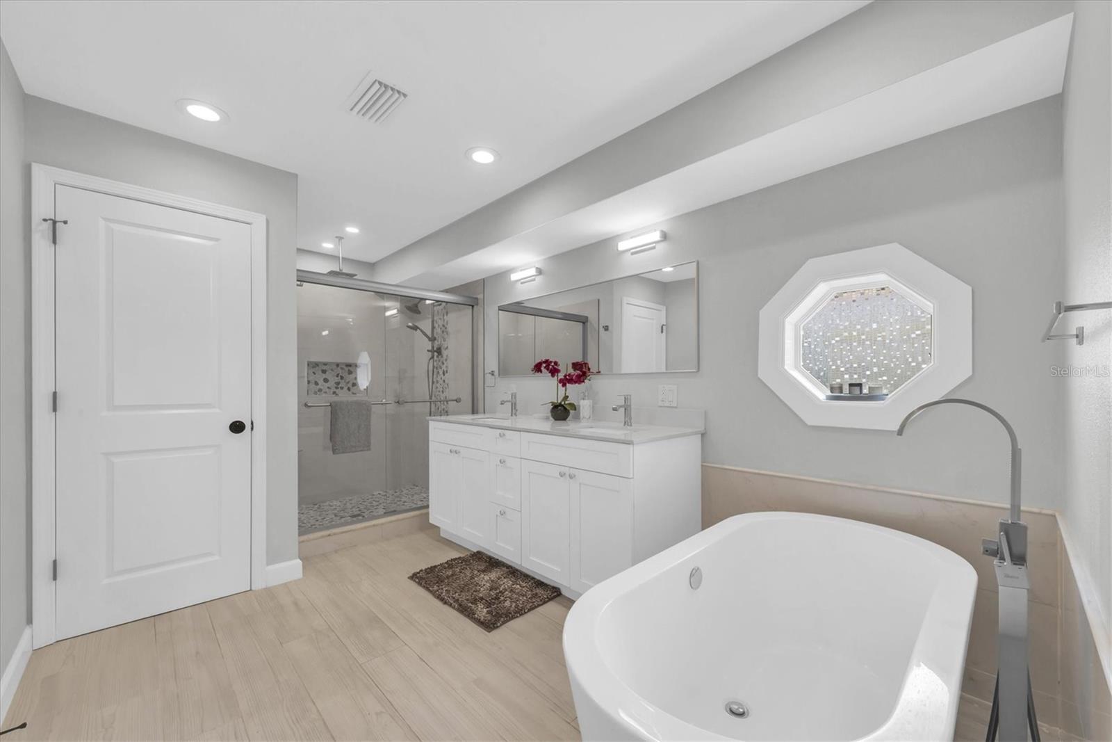Image 30 of 73 For 748 Nina Drive