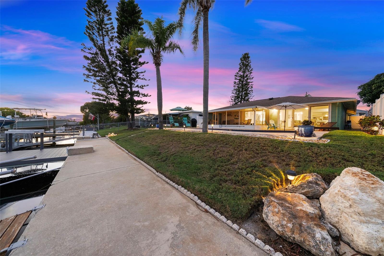 Image 33 of 95 For 4252 Floramar Terrace