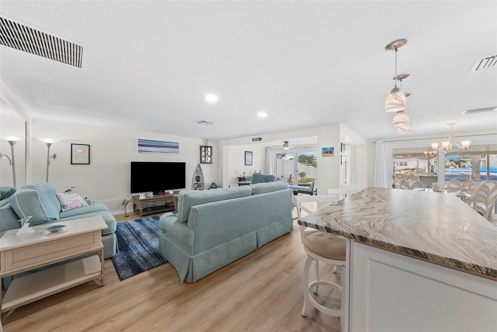 Image 4 of 95 For 4252 Floramar Terrace