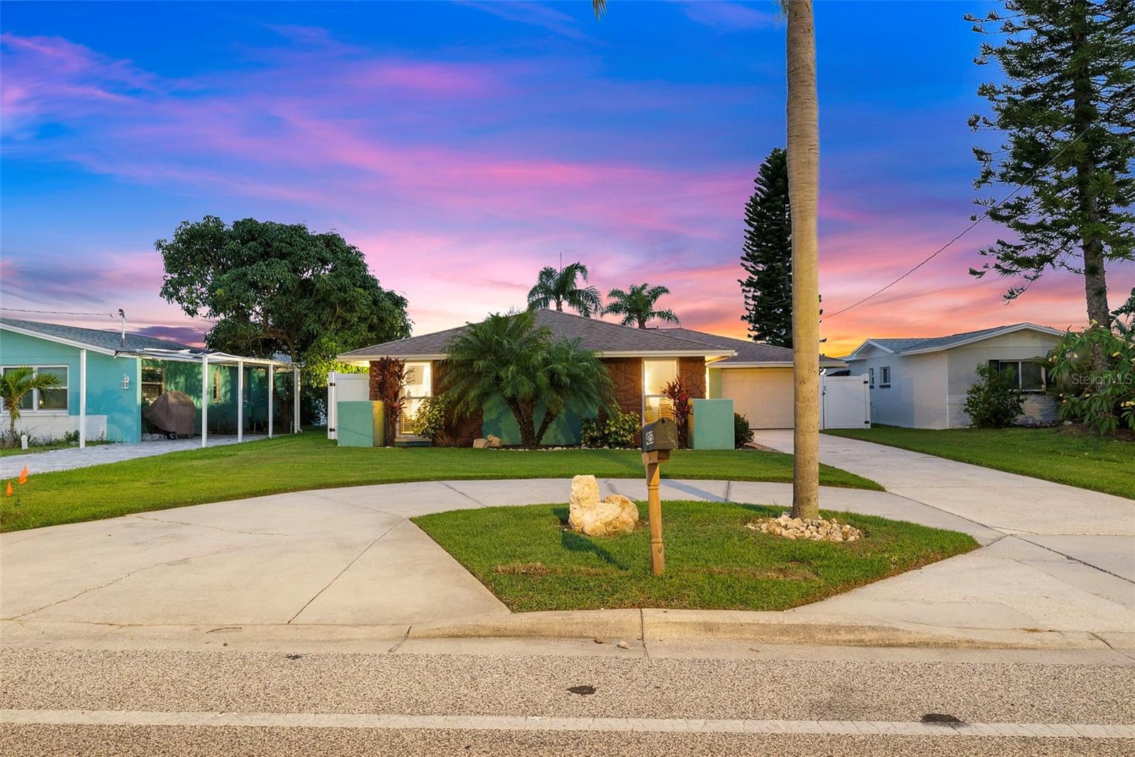 Image 61 of 95 For 4252 Floramar Terrace