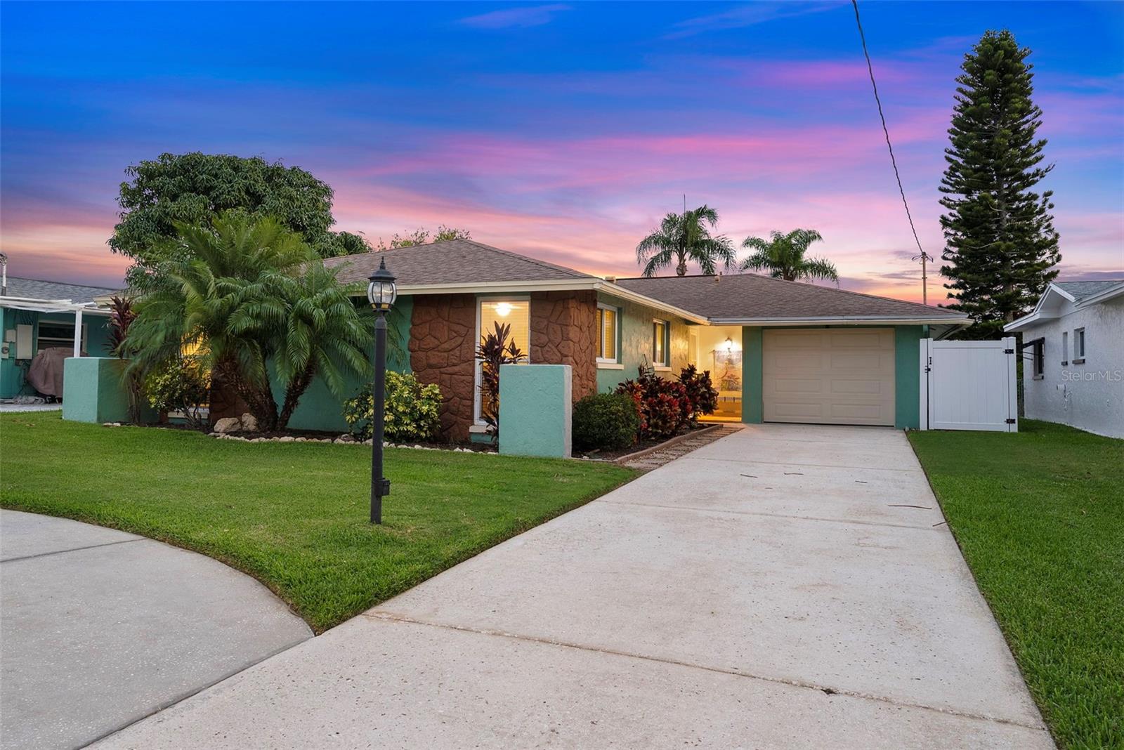 Image 62 of 95 For 4252 Floramar Terrace