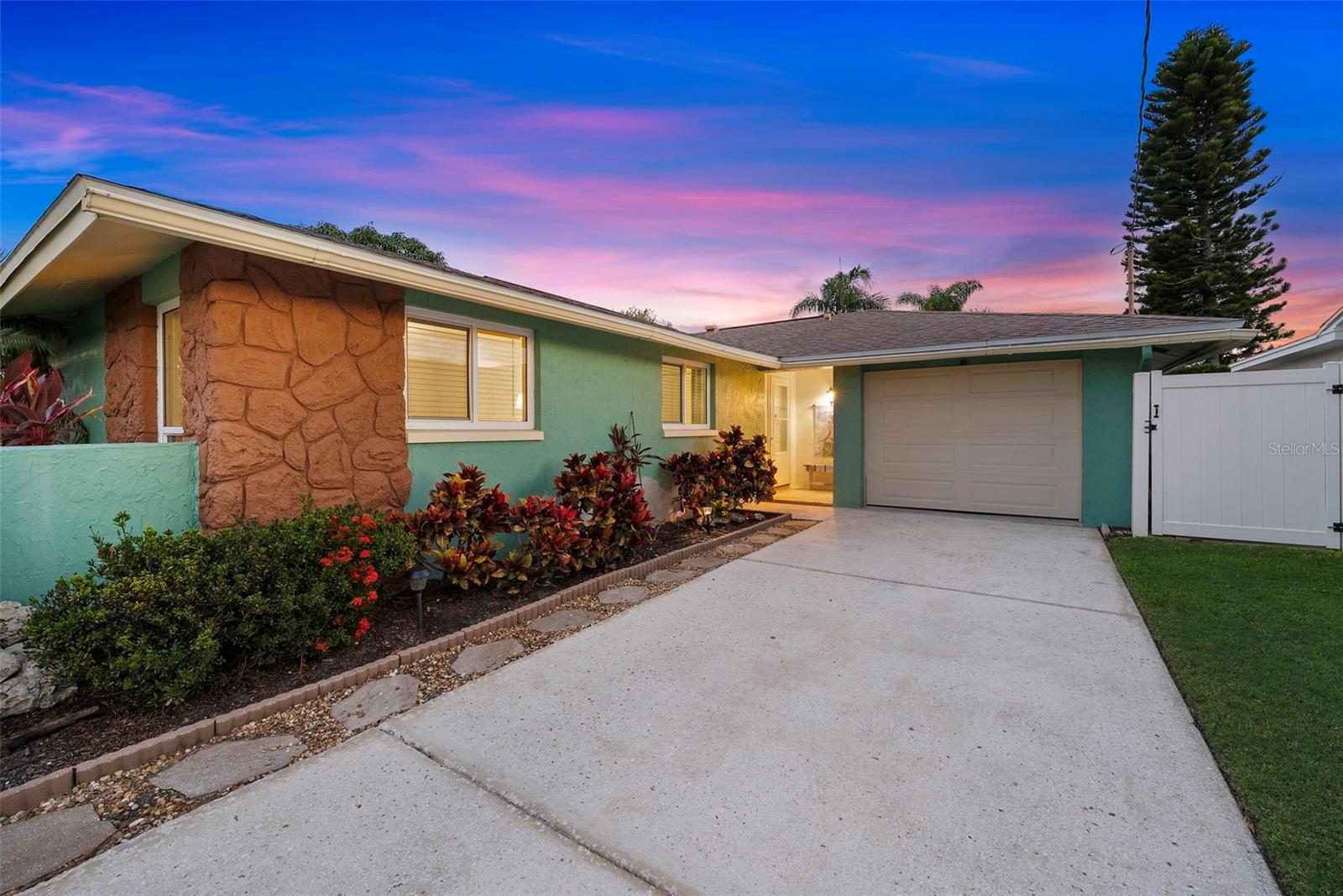 Image 64 of 95 For 4252 Floramar Terrace