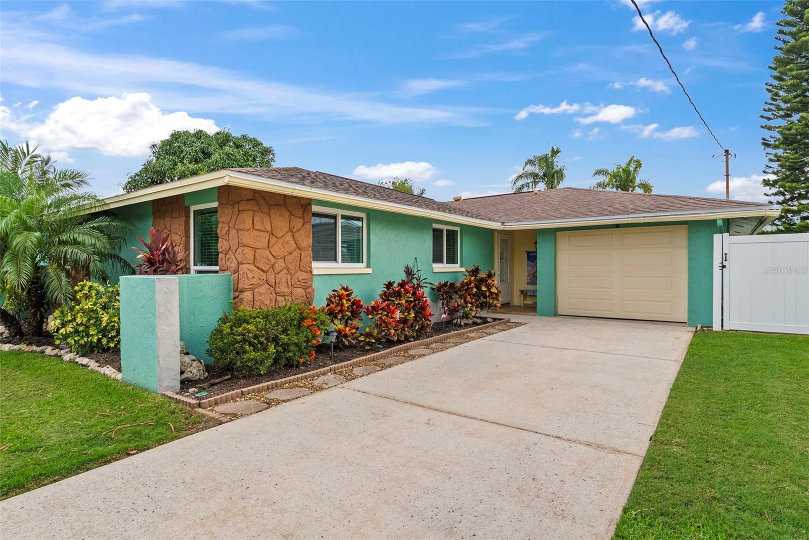 Image 66 of 95 For 4252 Floramar Terrace