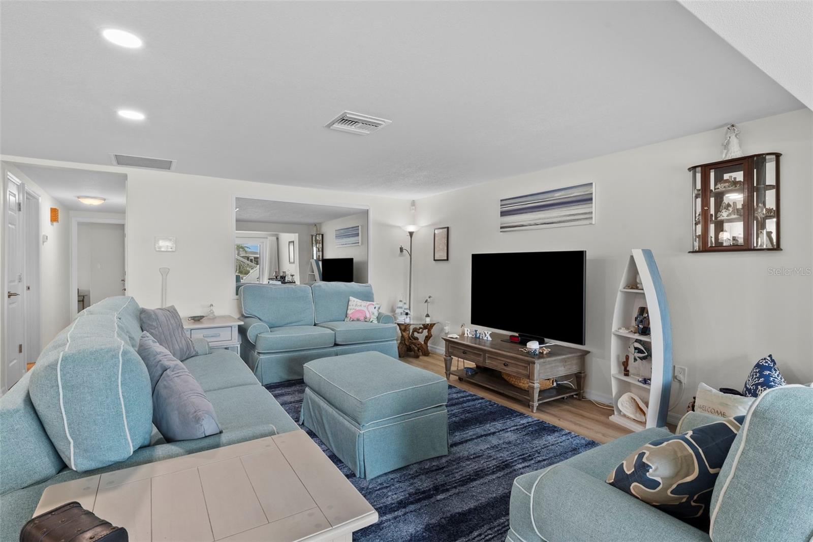 Image 9 of 95 For 4252 Floramar Terrace
