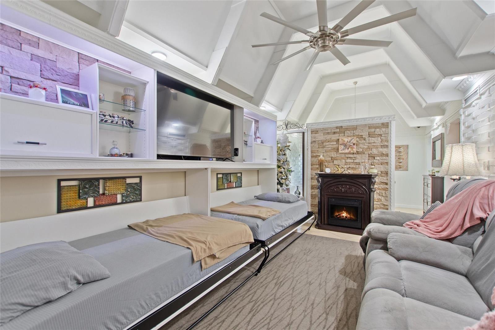 Image 10 of 61 For 4709 Club Circle