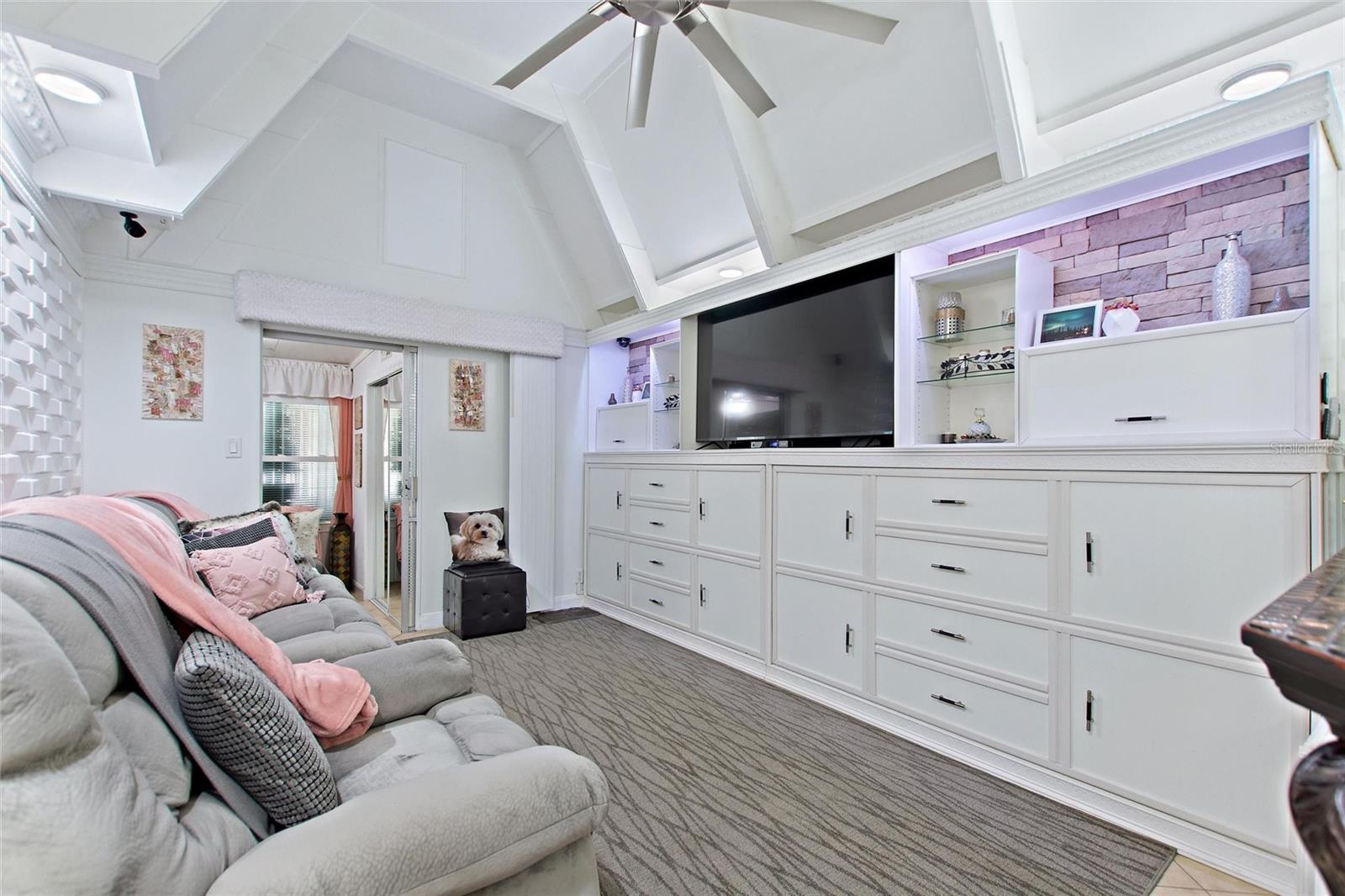 Image 9 of 61 For 4709 Club Circle