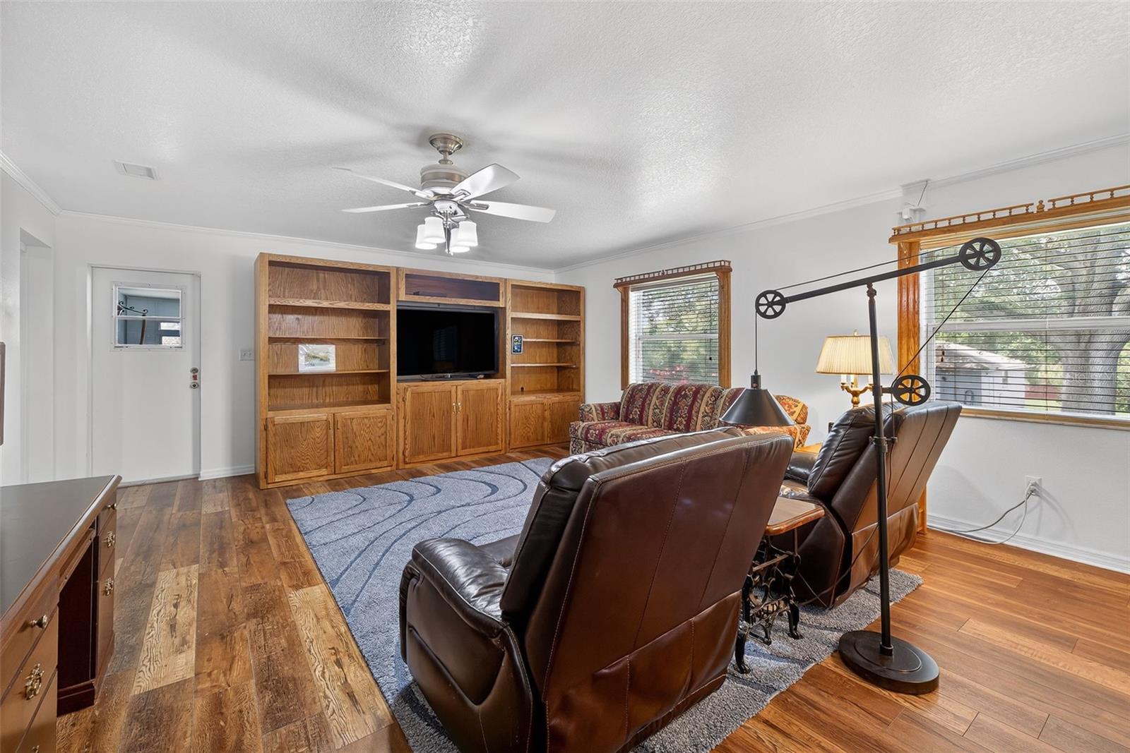 Image 6 of 48 For 11001 Ridgedale Road