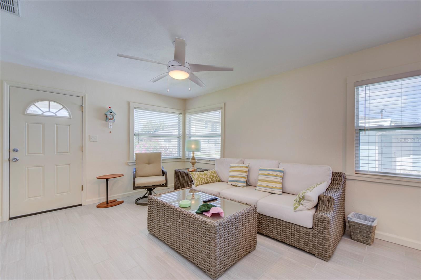 Image 6 of 16 For 3200 De Bazan Avenue
