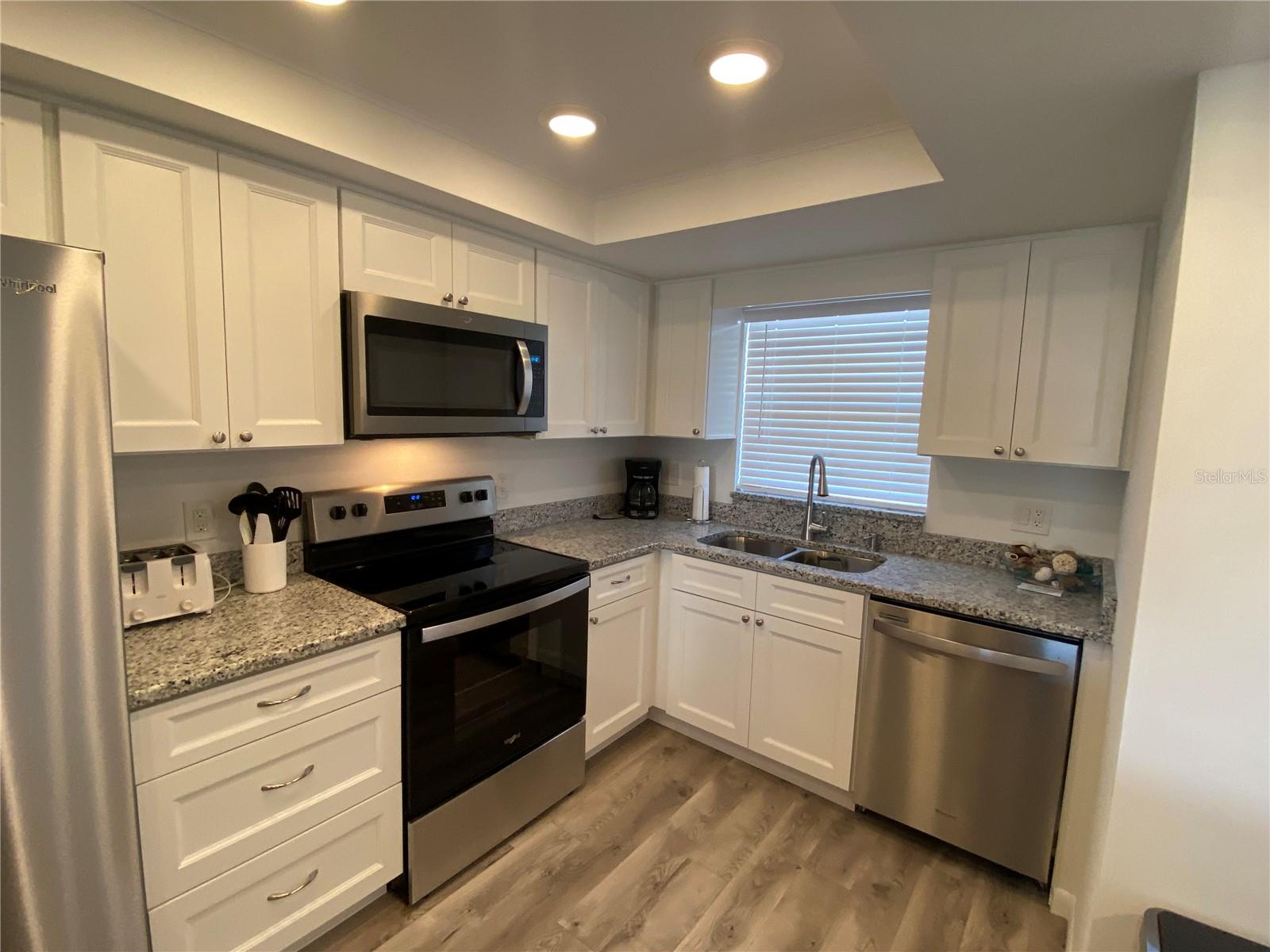 Image 2 of 21 For 5575 Gulf Boulevard 422