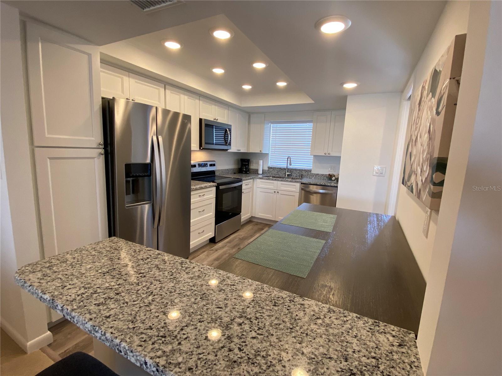 Image 4 of 21 For 5575 Gulf Boulevard 422