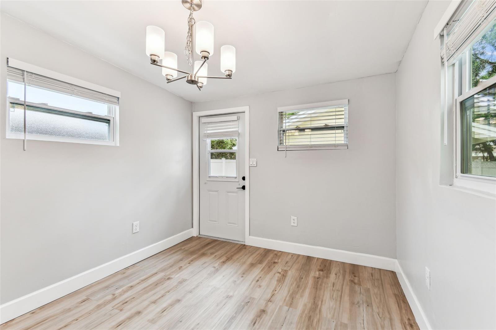 Image 16 of 24 For 508 38th Avenue N