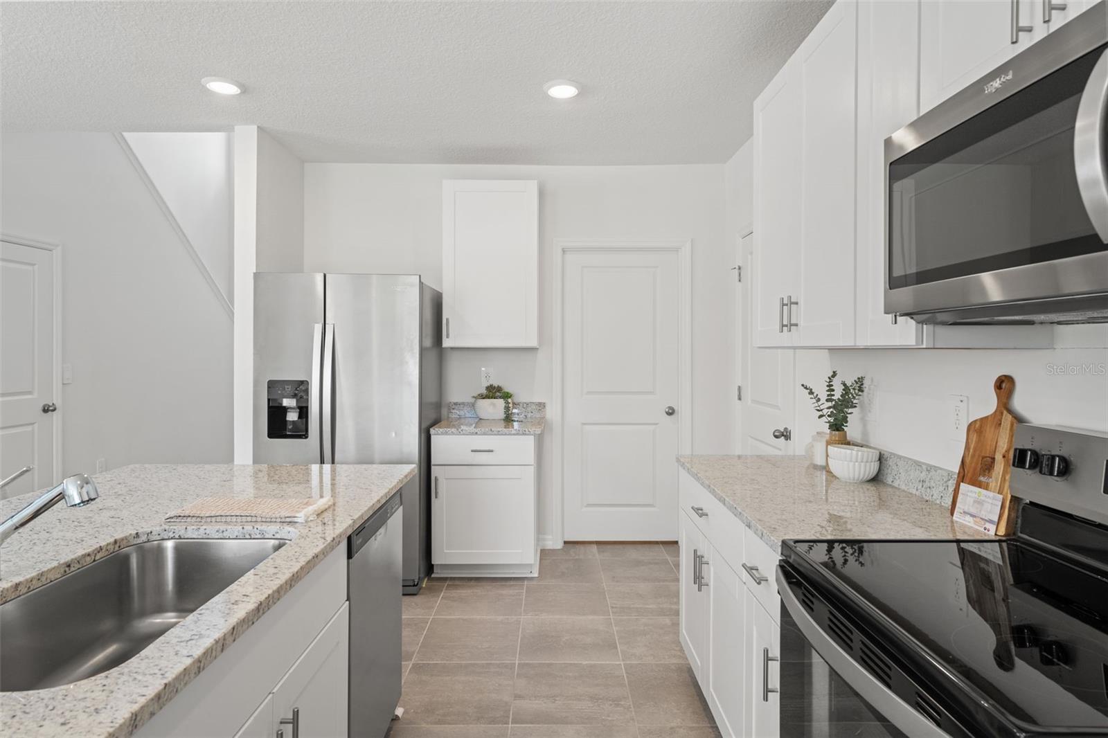 Listing photo id 11 for 3655 Moscato Drive