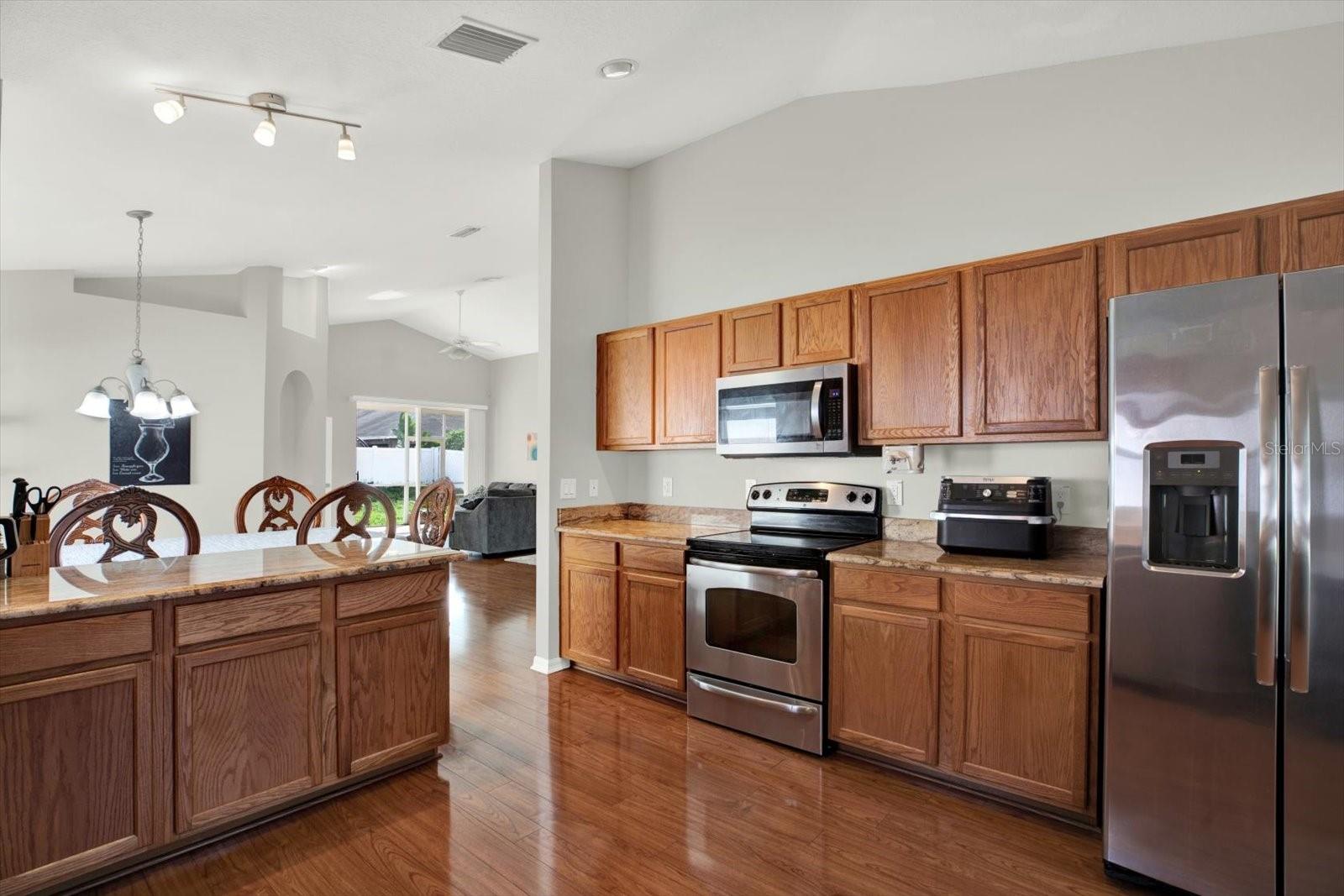 Listing photo id 8 for 18419 Merseyside Loop