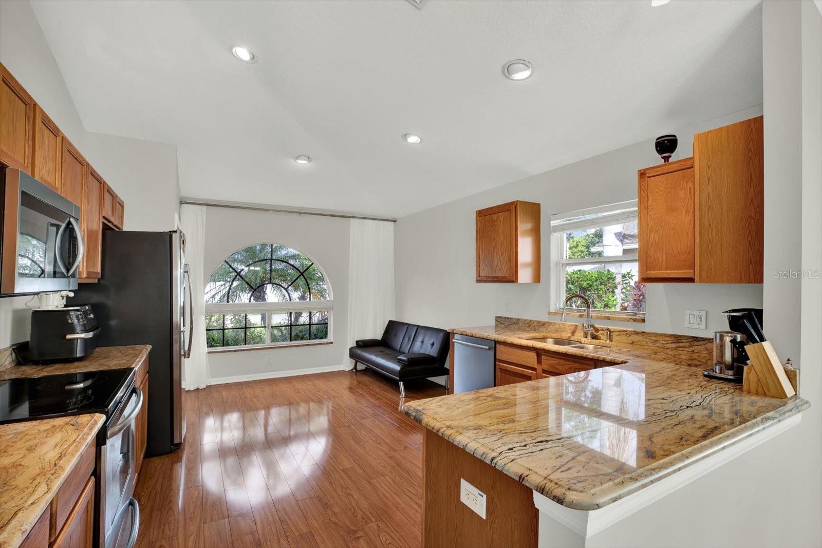 Listing photo id 9 for 18419 Merseyside Loop