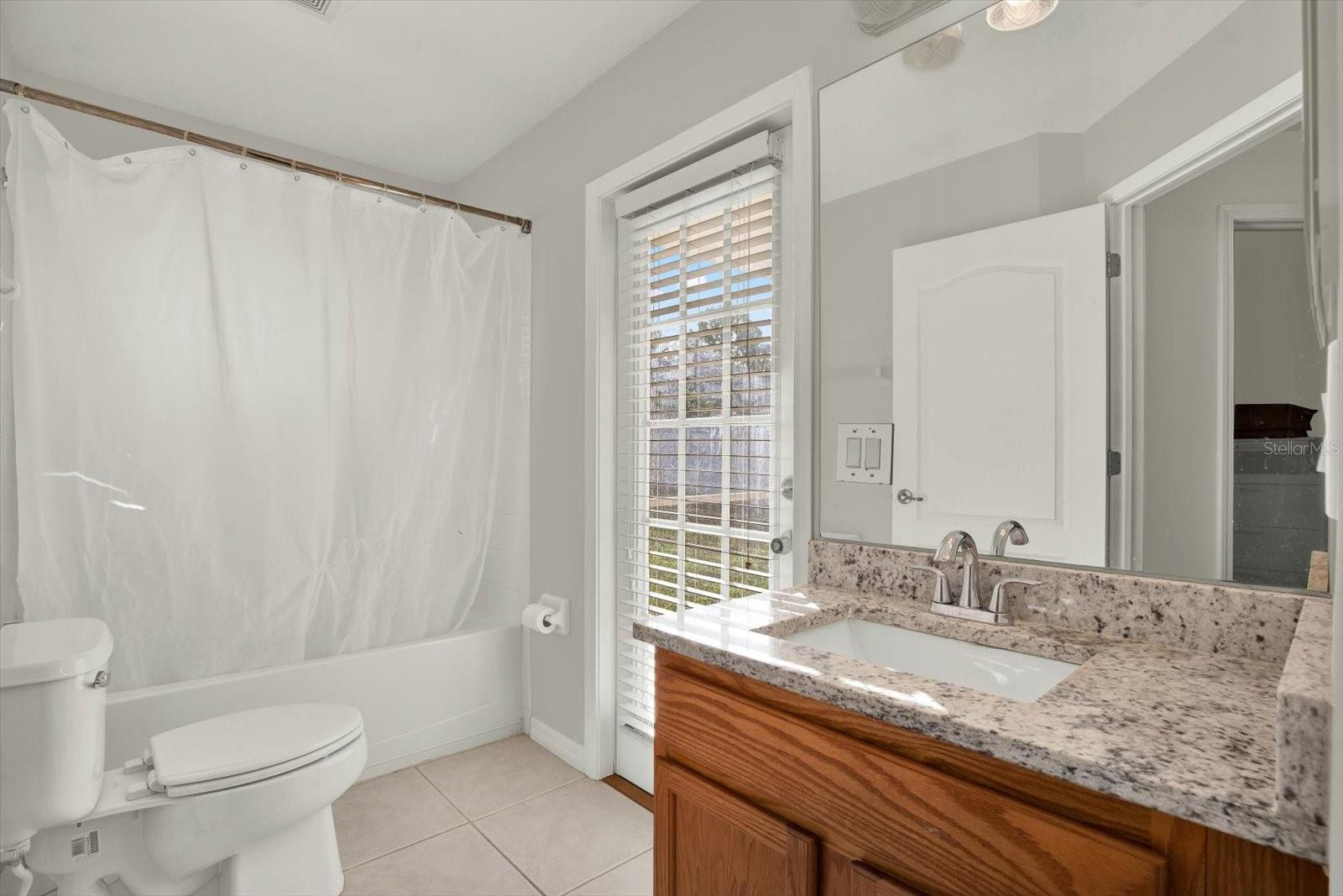 Listing photo id 17 for 18419 Merseyside Loop