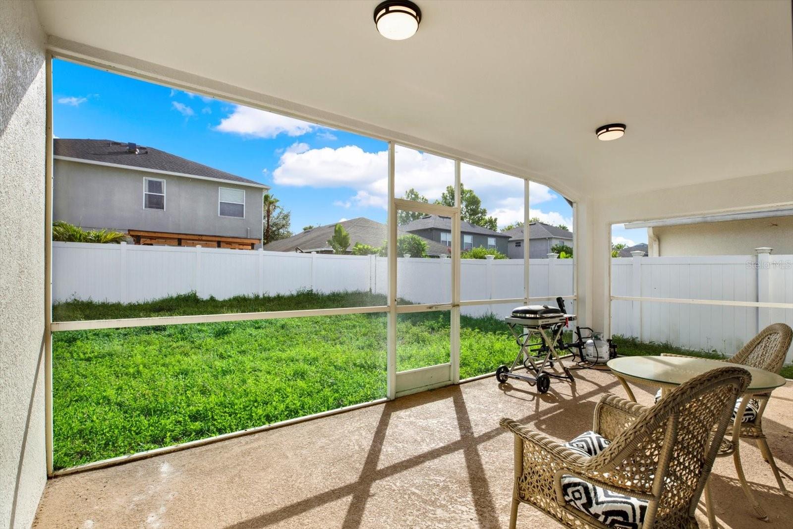 Listing photo id 21 for 18419 Merseyside Loop