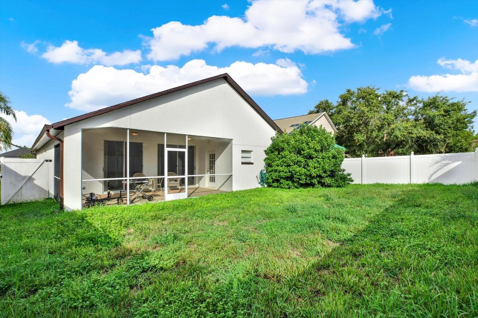 Listing photo id 22 for 18419 Merseyside Loop