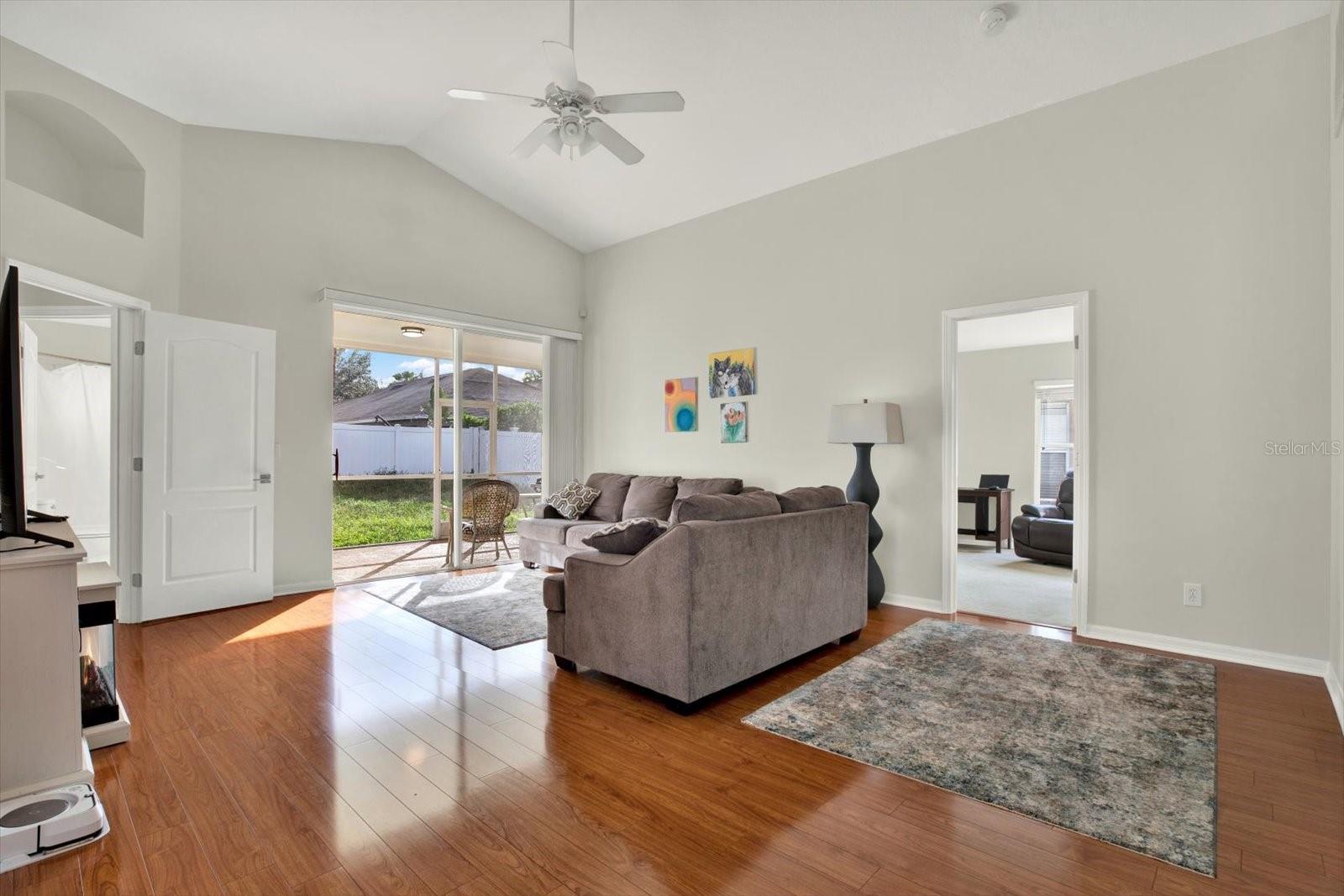 Listing photo id 2 for 18419 Merseyside Loop