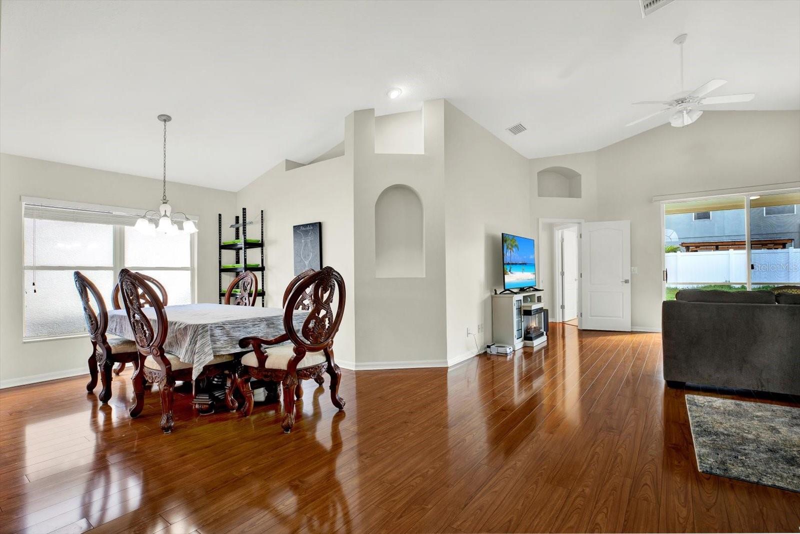 Listing photo id 5 for 18419 Merseyside Loop