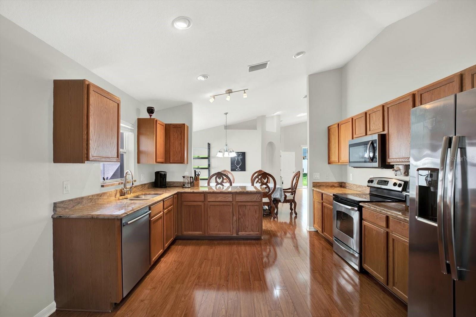 Listing photo id 7 for 18419 Merseyside Loop