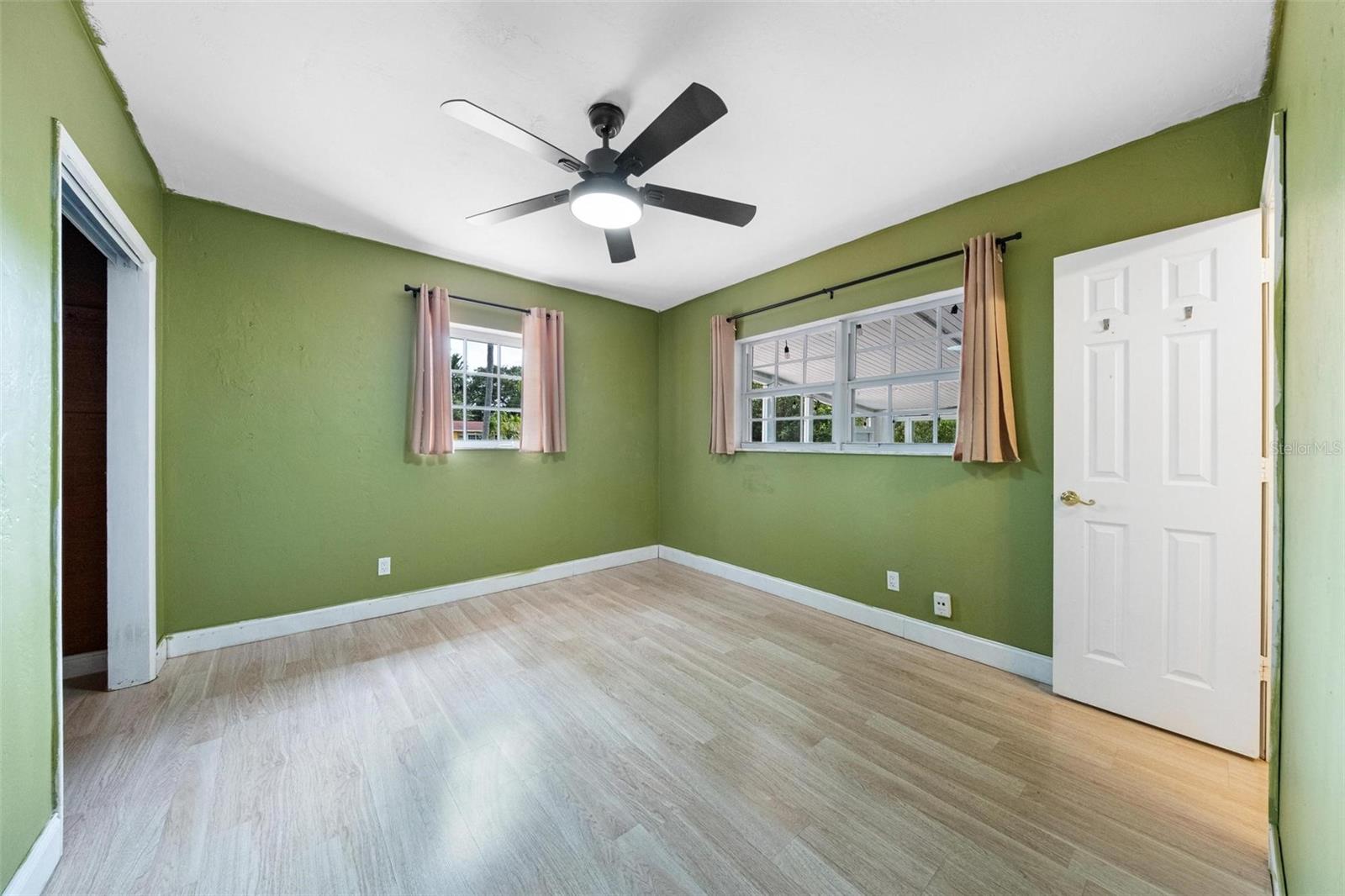 Image 21 of 31 For 12995 5th Avenue