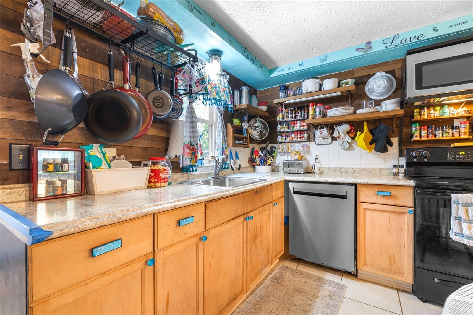 Listing photo id 3 for 7441 Cypress Drive
