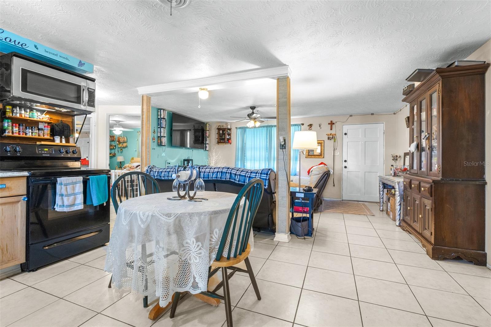 Listing photo id 4 for 7441 Cypress Drive