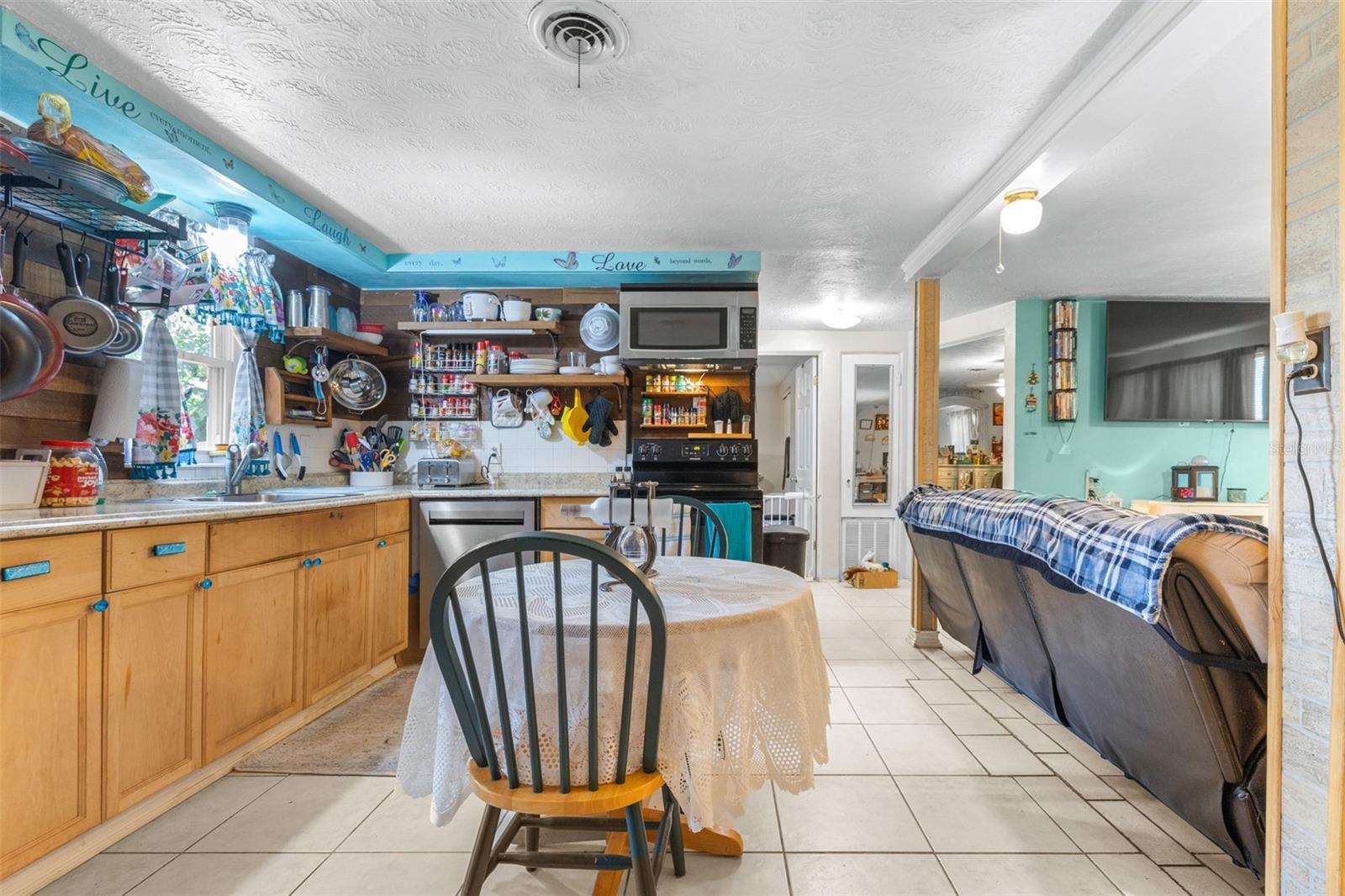 Listing photo id 6 for 7441 Cypress Drive